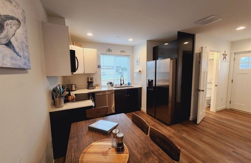 Ocean Shores House | Modern Coastal Getaways # 2 ~Brand New in Downtown Ocean Shores~