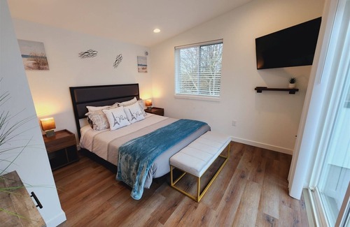 Ocean Shores House | Modern Coastal Getaways #4 ~Brand New in Downtown Ocean Shores~