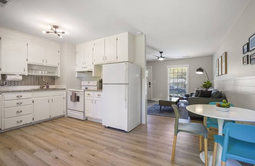 Mount Pleasant House | Modern Coastal Retreat - Walk to Dinner - Bike to Beach & Shem Creek