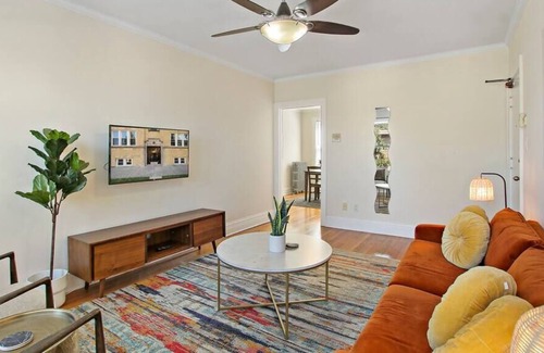 Old Irving Park Apartment | Modern Comfort 2BR Haven in Chicago