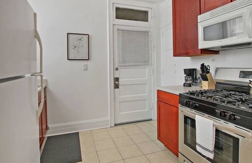 Old Irving Park Apartment | Modern Comfort 2BR Haven in Chicago