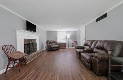 Glasgow Apartment | Modern Comfort Elegant Unit in Glasgow