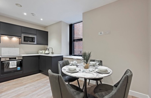 Leeds City Center Apartment | Modern Comfort in Central Leeds!