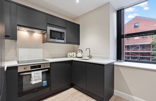 Leeds City Center Apartment | Modern Comfort in Central Leeds!