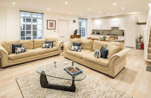 Campden Apartment | Modern Comfort Meets Classic Charm in South Kensington