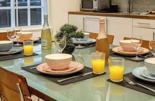 Campden Apartment | Modern Comfort Meets Classic Charm in South Kensington