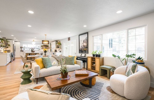 Old Southwest House | Modern Comfort Spacious Family Retreat with Gym