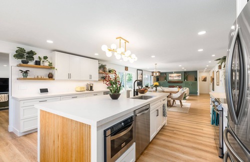 Old Southwest House | Modern Comfort Spacious Family Retreat with Gym