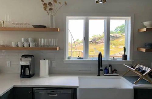 Saugerties House | Modern Comfort + Stunning Views