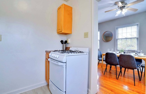 Northeast Alexandria Apartment | Modern Comfort w/Gym | Apt in Alexandria