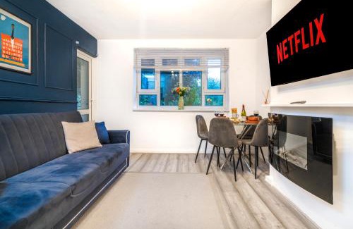 Thurlow Park Apartment | Modern Comfort with Free Parking - High Speed WiFi - 8 Mins to Station & Smokers Balcony