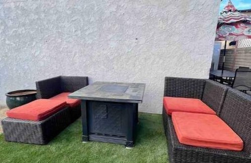 Harbor Gateway South House | Modern, Comfortable 3bd w/Backyard Space & Grill