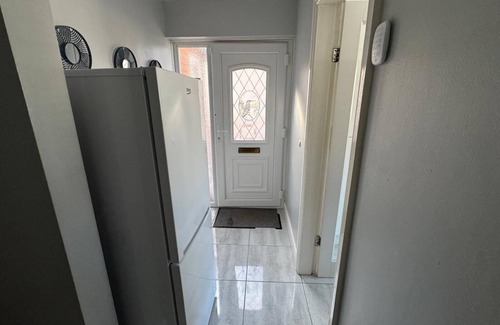 Sheffield House | Modern, comfortable home close shopping and entertainment venues