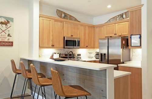 Avon Condo | Modern Condo Across the Street from Ski Resort! Tons of Amenities