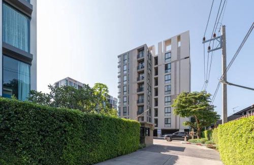 Huay Kaew Apartment | Modern Condo in Nimman (F709) by Pimolplace