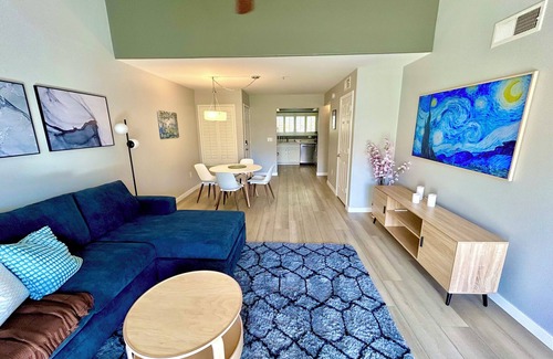 Cypress Creek Estates Condo | Modern Condo in Prime Location - Pool, Jacuzzi, Dining Nearby