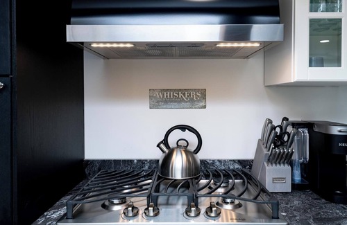 Waterbury Center Condo | Modern Condo - King Bed- 8 Mins to Downtown Stowe