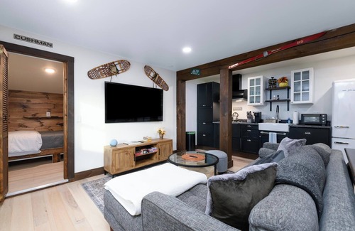 Waterbury Center Condo | Modern Condo - King Bed- 8 Mins to Downtown Stowe