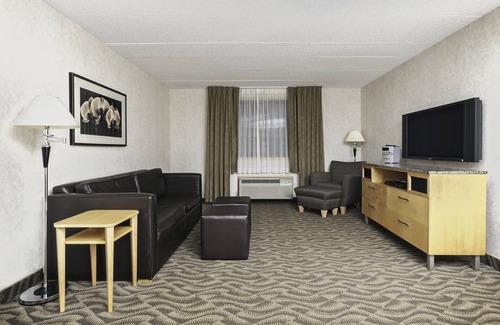 Brigantine Condo | Modern condo - less than 5 min from the beach!