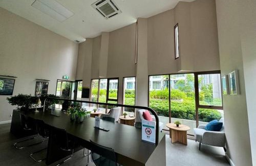 Bang Lamphu Lang Apartment | Modern Condo Near Icon Siam & BTS Krung Thonburi