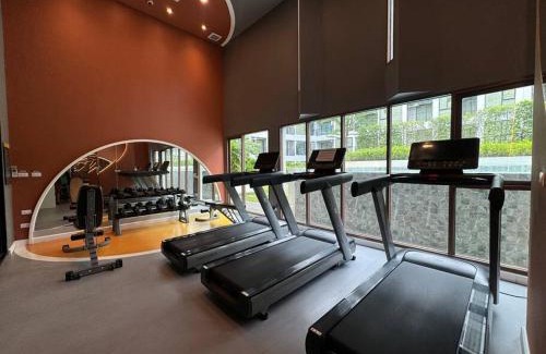 Bang Lamphu Lang Apartment | Modern Condo Near Icon Siam & BTS Krung Thonburi