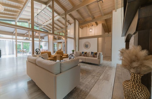 Jefferson City Villa | Modern Contemporary Villa with Private Creek