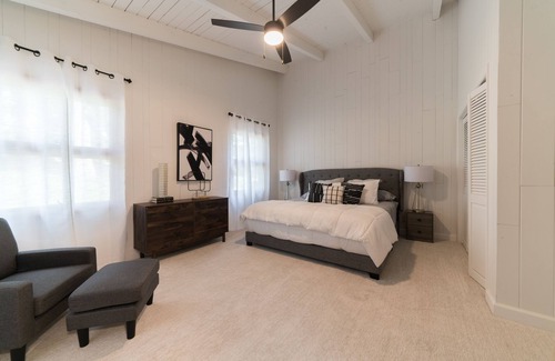 Jefferson City Villa | Modern Contemporary Villa with Private Creek