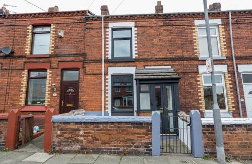 St Helens House | Modern & Convenient 2 Bedroom House in St Helens