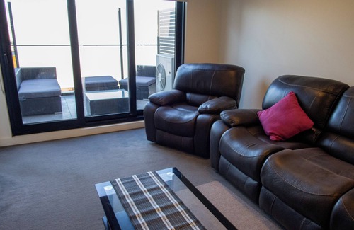 Frankston Apartment | Modern, convenient position. Full Kitch, balcony. Intro Bargain Price. Book Now.