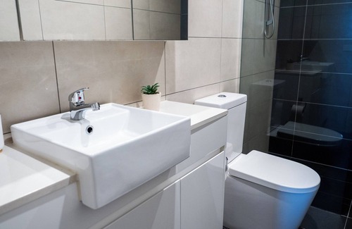 Frankston Apartment | Modern, convenient position. Full Kitch, balcony. Intro Bargain Price. Book Now.