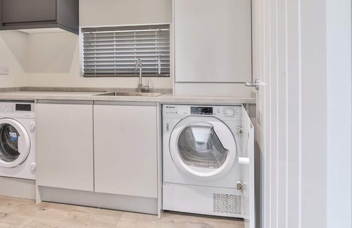 Sheffield House | Modern, Cosy and Convenient 3 Bed, 2 Bath House