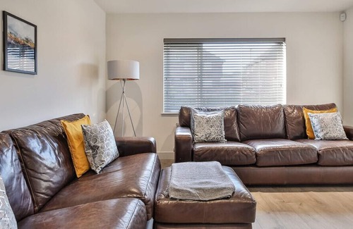 Sheffield House | Modern, Cosy and Convenient 3 Bed, 2 Bath House