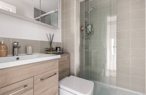 Lower Lemington House | Modern Cotswolds House perfect for exploring the Cotswolds.
