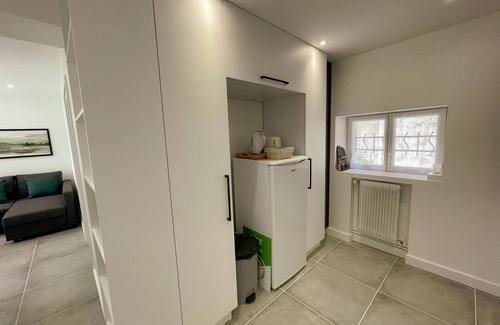 Amboise Cottage | Modern Cottage Close to Downtown Amboise with Parking, WiFi, and Outdoor Terrace