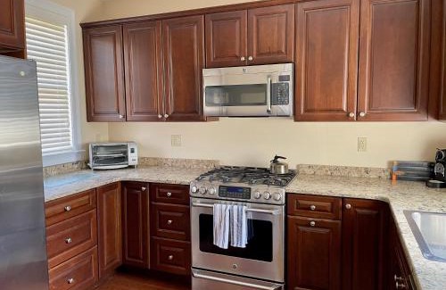 Yachting Village House | Modern Cottage Downtown NPT-Waites Wharf Cottage RE05618-STR