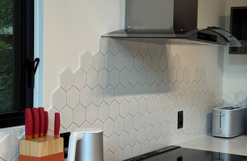 Novar Cottage | Modern Cottage in Muskoka. Sauna, hot tub, lake water access and kids room.