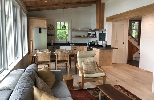 Plymouth Cottage | Modern cottage on the shore of beautiful Long Pond