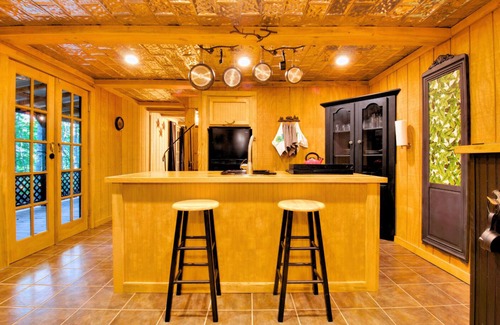 Morganton Cabin | Modern & Cozy Blue Ridge Cabin: Hot Tub & Fire Pit, Surrounded by Nature