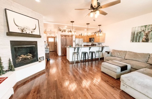 Mesa House | Modern Cozy Home at Powderhorn Mountain Resort with AMENITIES