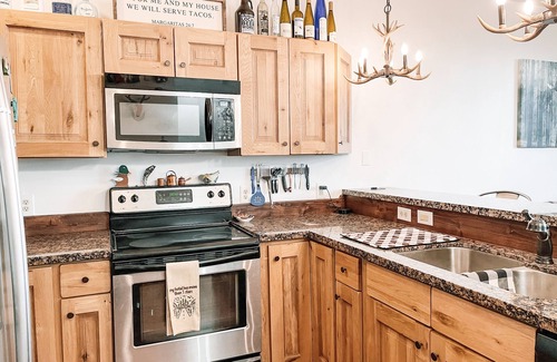 Mesa House | Modern Cozy Home at Powderhorn Mountain Resort with AMENITIES