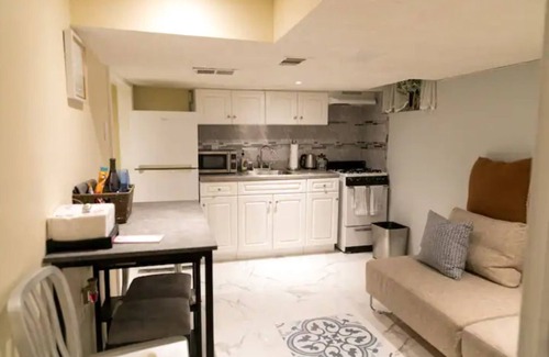 Queens House | Modern Cozy Private Suite Near JFK