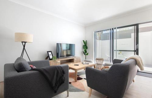 Attadale Apartment | Modern Cozy Spacious 3 Bdrm 2bath,freo,parking,ac