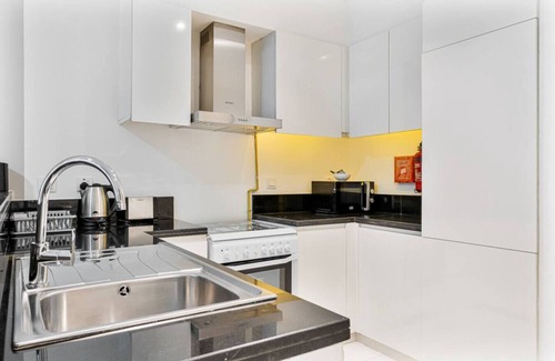 Dubai Apartment | Modern & Cozy Studio | Golf Course Community