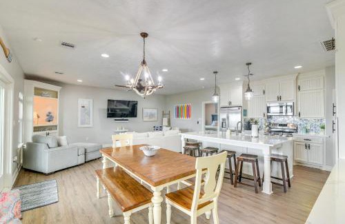 Crystal Beach House | Modern Crystal Beach Escape - 225 Feet to Shore!