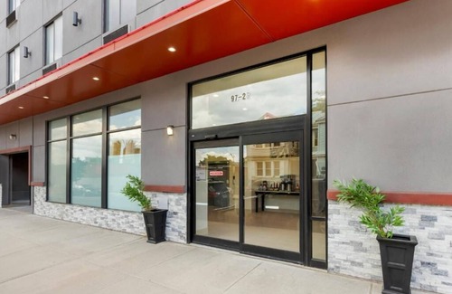 Queens House | Modern-Day Retreat Located off Interstate-678 | 3 Family Ready Rooms