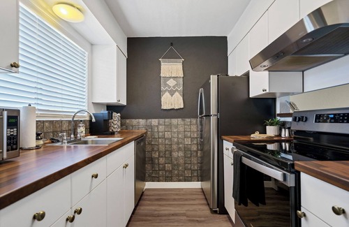South Scottsdale Condo | Modern desert-style 1-bedroom condo in Scottsdale's Fashion Square