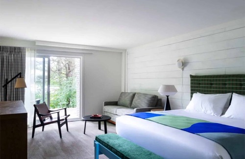 Stowe Area Hotel | Modern Design Room + Easy Access to Stowe Town Center