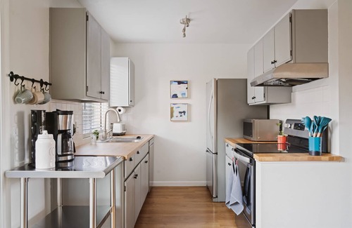 Ralston Valley House | Modern, Dog Friendly Home Near Downtown & Red Rocks w/Big Backyard & Fire Pit