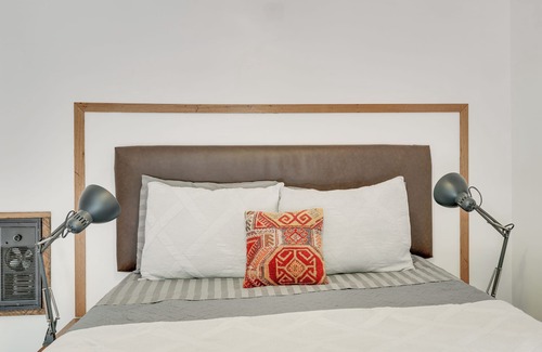 Burnsville Apartment | Modern, Dog-Friendly Getaway on Cane River!