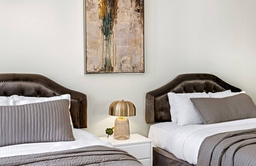 Downtown Baltimore House | Modern Double Bed Studio in Historic Mt. Vernon